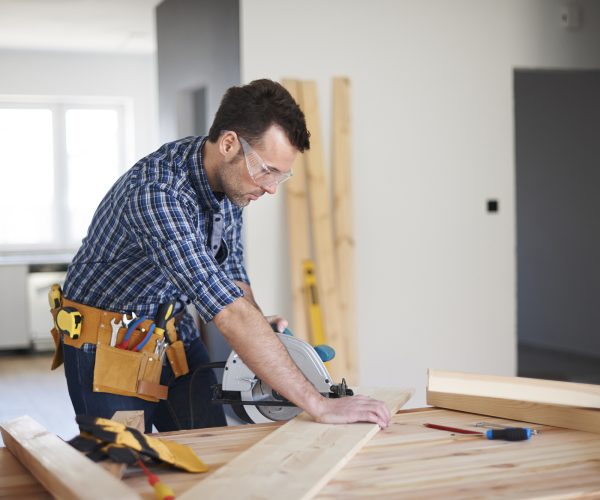 iStock carpentar